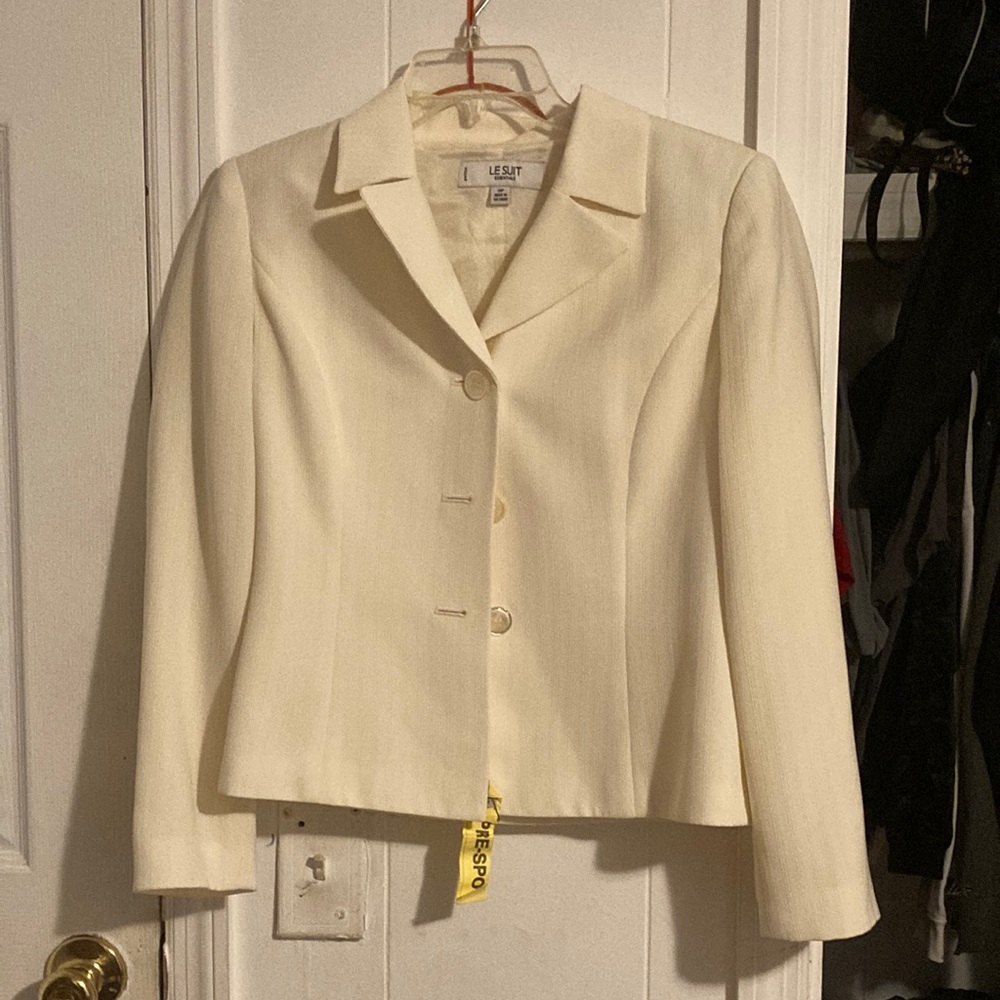 Cream/white colored blazer